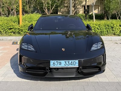 2026 Porsche TAYCAN photo 1