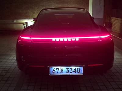 2026 Porsche TAYCAN photo 6