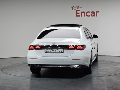 MERCEDES-BENZ E-CLASS - 4