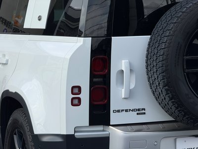 LAND ROVER DEFENDER - 4