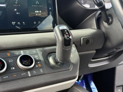 LAND ROVER DEFENDER - 10