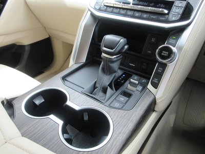 صورة مصغرة 57 لـ 2025 Toyota LAND CRUISER 300