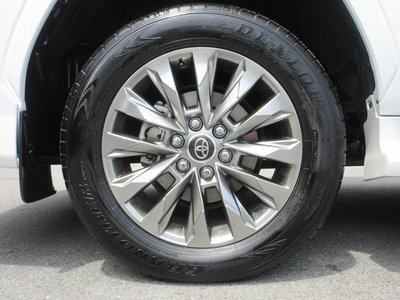 صورة مصغرة 35 لـ 2025 Toyota LAND CRUISER 300