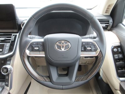 صورة مصغرة 38 لـ 2025 Toyota LAND CRUISER 300
