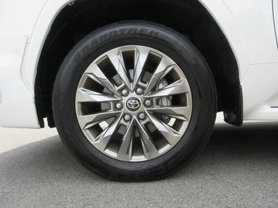 صورة مصغرة 33 لـ 2025 Toyota LAND CRUISER 300