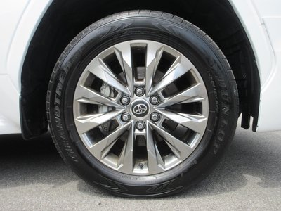 صورة مصغرة 36 لـ 2025 Toyota LAND CRUISER 300