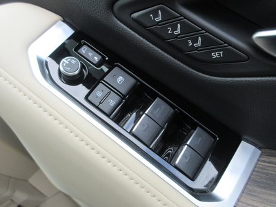 صورة مصغرة 49 لـ 2025 Toyota LAND CRUISER 300