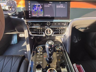 2022 Bentley FLYING SPUR 照片 9