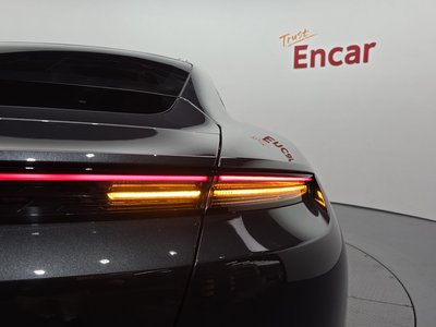 2021 Porsche TAYCAN photo 10