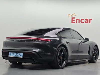 2021 Porsche TAYCAN photo 4
