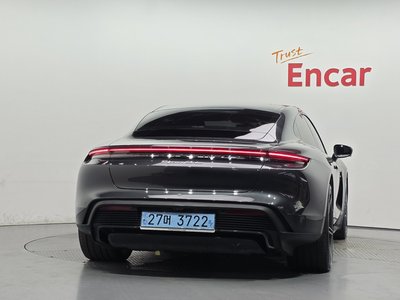 2021 Porsche TAYCAN photo 3