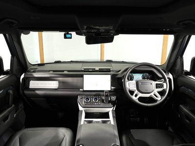 صورة 2 لـ 2025 LAND Rover DEFENDER