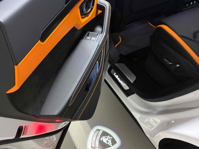 2024 Lamborghini URUS photo 9
