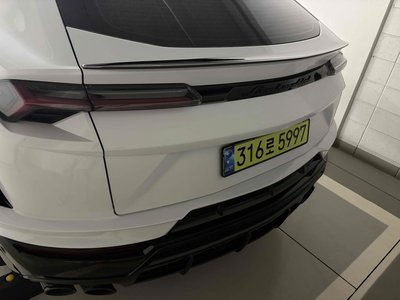 2024 Lamborghini URUS photo 3