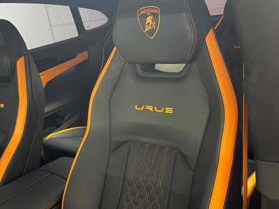 2024 Lamborghini URUS photo 8