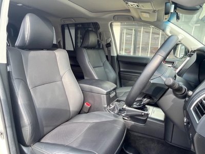 TOYOTA LAND CRUISER PRADO - 8