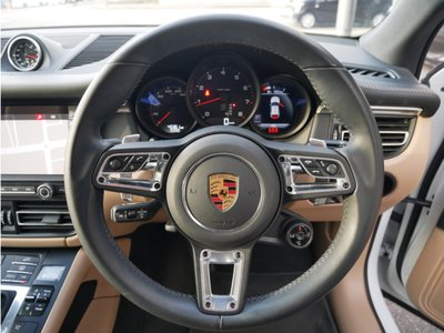 PORSCHE MACAN - 5