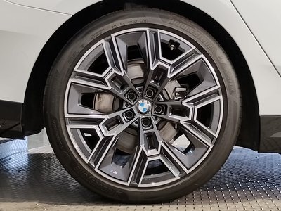 2024 BMW 5 SERIES TOURING thumbnail 40