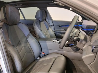 2024 BMW 5 SERIES TOURING thumbnail 12
