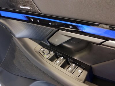2024 BMW 5 SERIES TOURING thumbnail 60