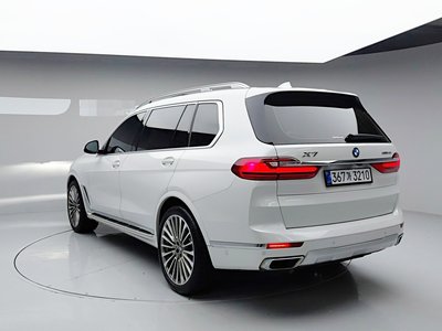 BMW X7 - 7