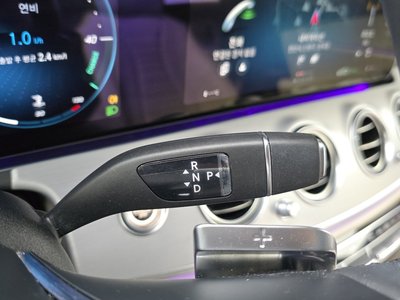 MERCEDES-BENZ E-CLASS - 9