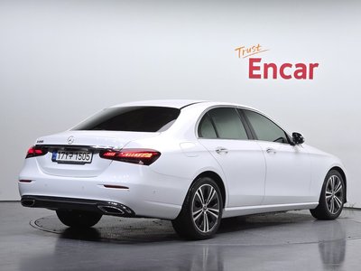 MERCEDES-BENZ E-CLASS - 3