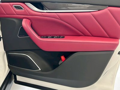 2021 Maserati LEVANTE thumbnail 11