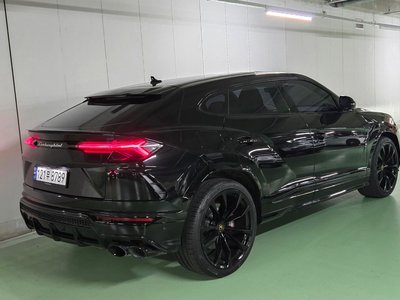 LAMBORGHINI URUS - 5
