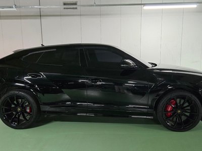 LAMBORGHINI URUS - 9