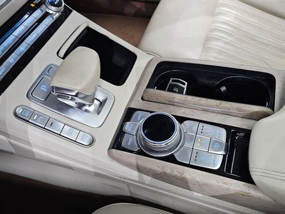 GENESIS G90 - 9