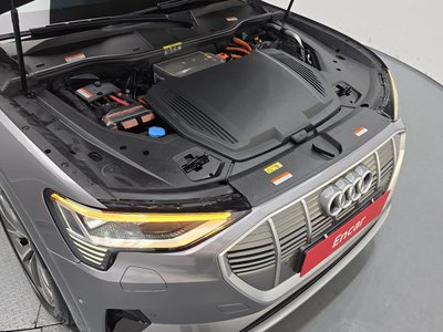 AUDI E-TRON - 7