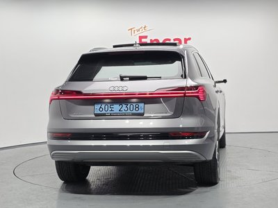 AUDI E-TRON - 3