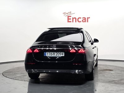 MERCEDES-BENZ E-CLASS - 4