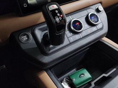 LAND ROVER DEFENDER - 9