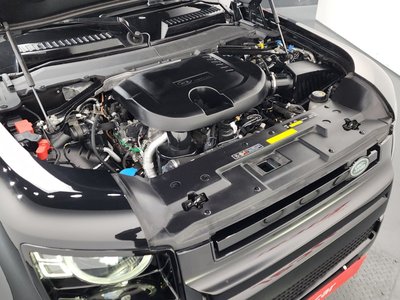 LAND ROVER DEFENDER - 7