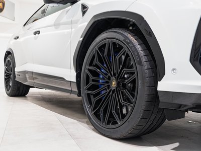 LAMBORGHINI URUS - 10
