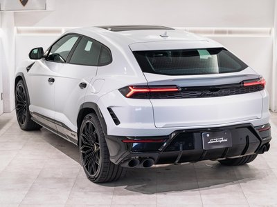 LAMBORGHINI URUS - 6