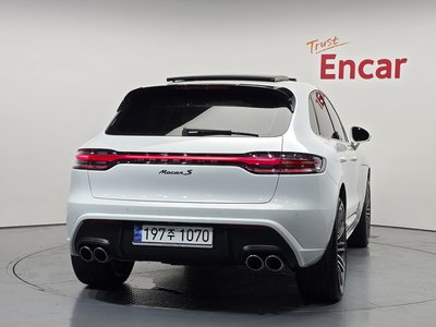 2023 Porsche MACAN photo 4