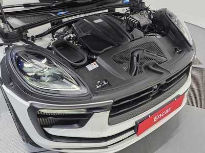 2023 Porsche MACAN photo 7