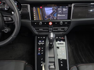 2023 Porsche MACAN thumbnail 14