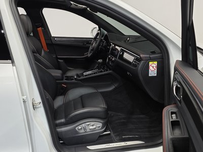 2023 Porsche MACAN thumbnail 11