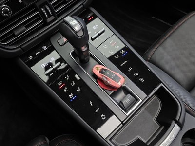 2023 Porsche MACAN photo 9