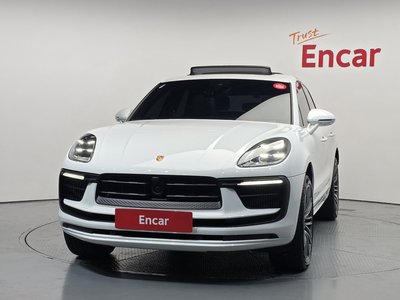 2023 Porsche MACAN photo 2
