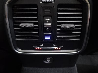 2023 Porsche MACAN thumbnail 18