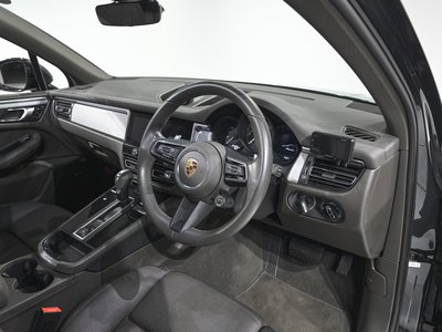 PORSCHE MACAN - 10