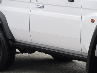 TOYOTA LAND CRUISER 70 - 10