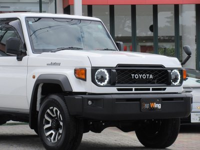 TOYOTA LAND CRUISER 70 - 5