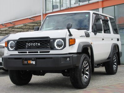 TOYOTA LAND CRUISER 70 - 1
