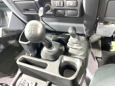 2015 Toyota LAND CRUISER 70 — миниатюра 33